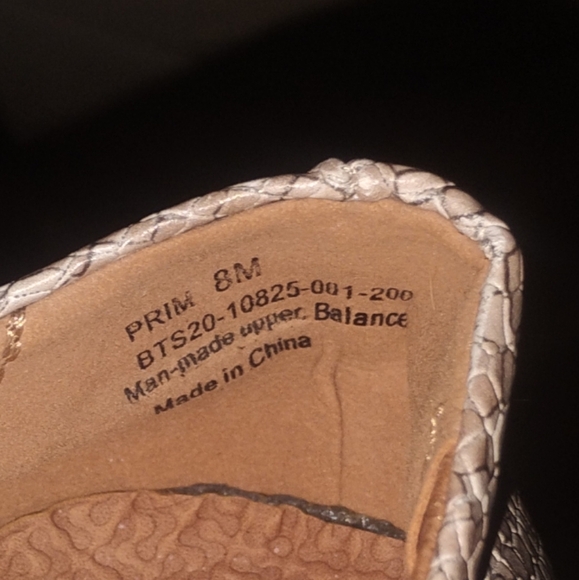 Baretraps Women Beige Prim Leather Flats Posture+ Technology Cushioned SZ 8 - Picture 5 of 6